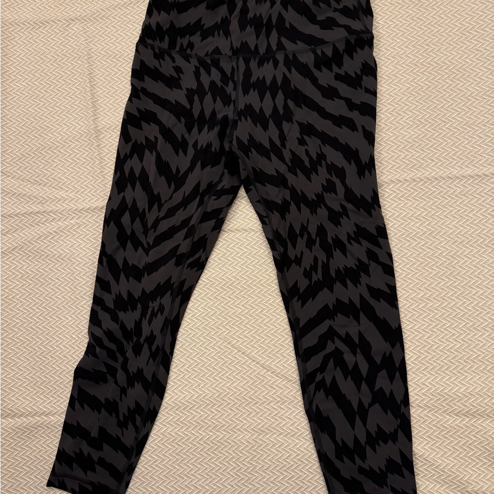 Lululemon Wonder Train High Rise 25"